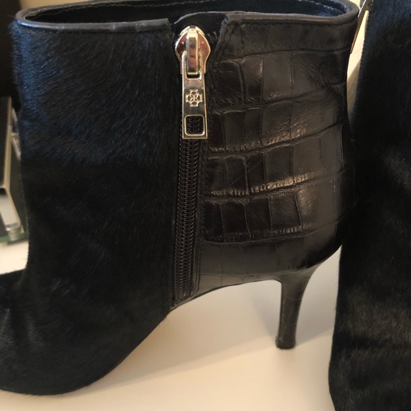 ❌SOLD❌ Ann Taylor calf hair booties Black sz 6.5 - Picture 4 of 8